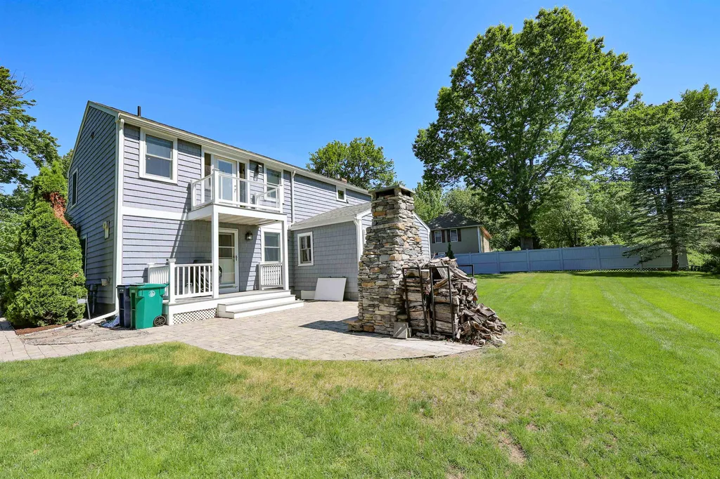 21 Elaine Street Hampton NH 03842