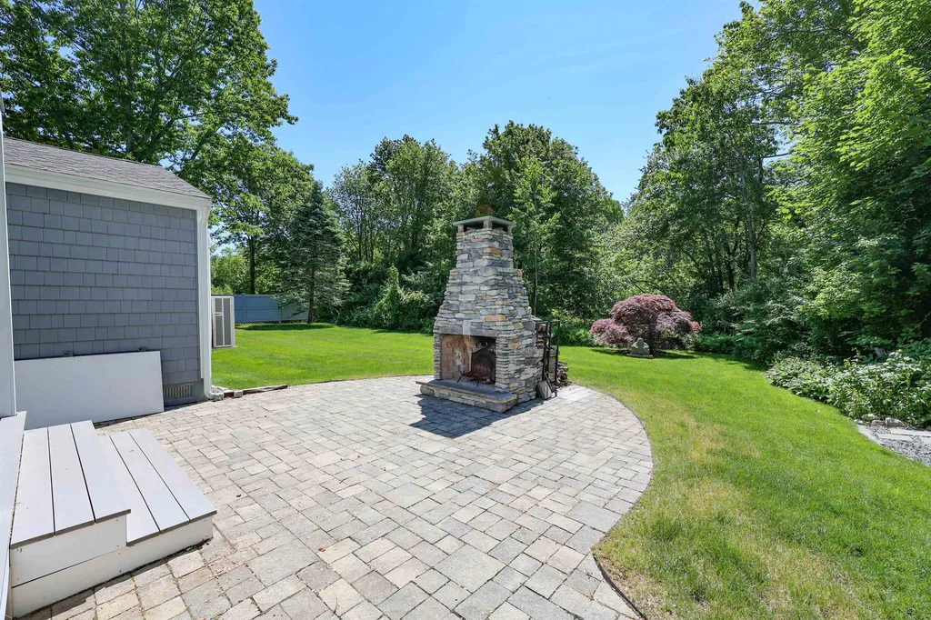 21 Elaine Street Hampton NH 03842