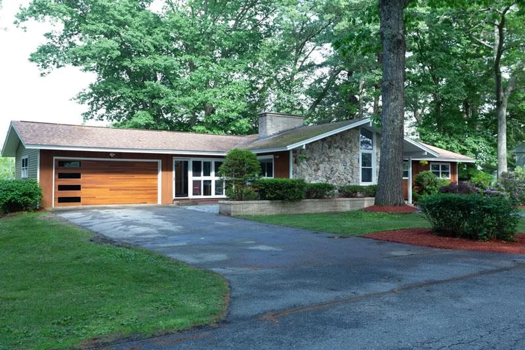 16 Mason Drive Salem NH 03079
