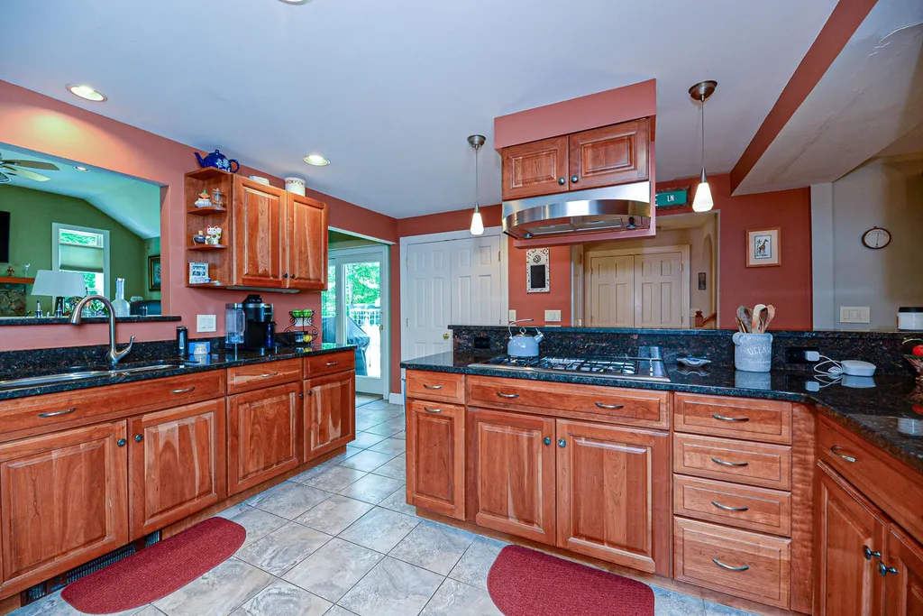 17 Little Pine Lane Exeter NH 03833