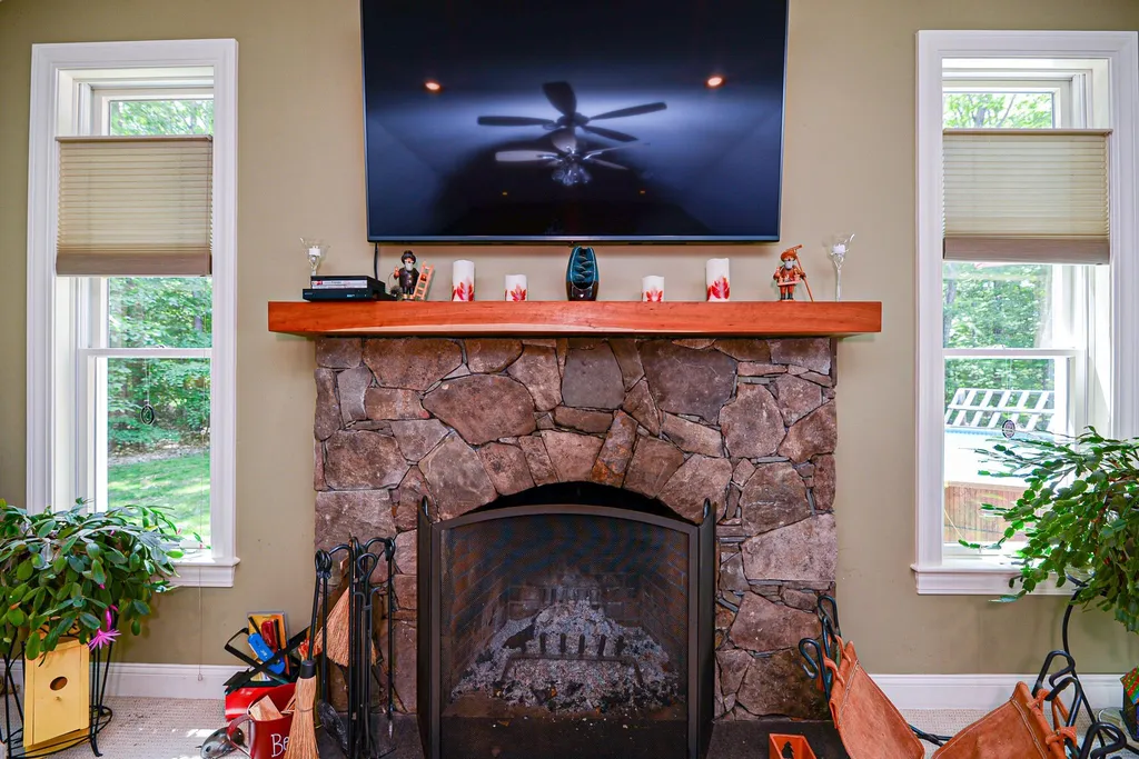17 Little Pine Lane Exeter NH 03833