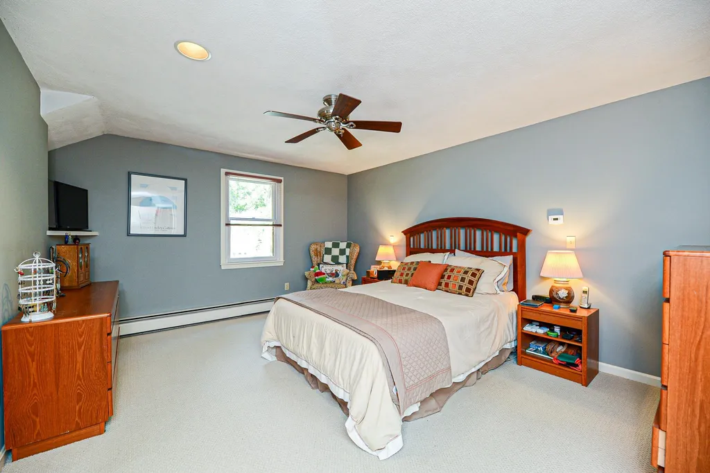 17 Little Pine Lane Exeter NH 03833