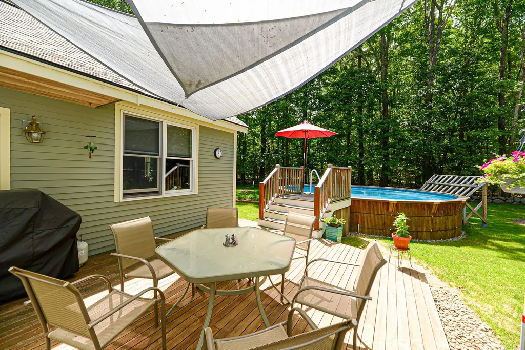 17 Little Pine Lane Exeter NH 03833