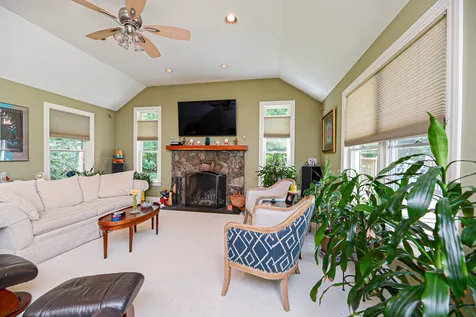 17 Little Pine Lane Exeter NH 03833