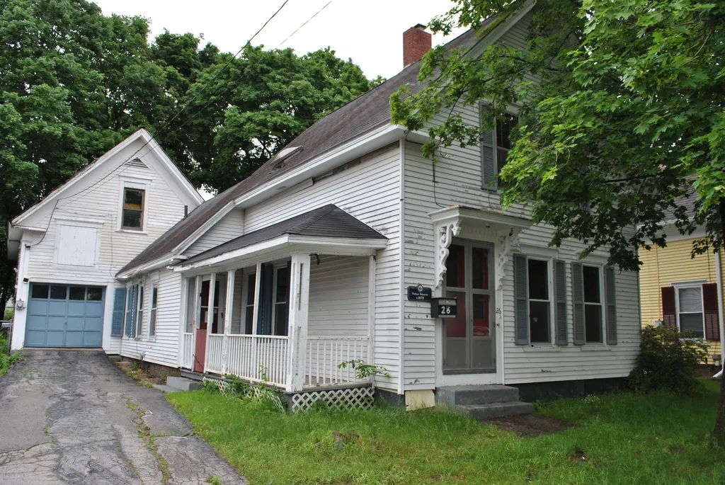 26 Manchester Street Pittsfield NH 03263