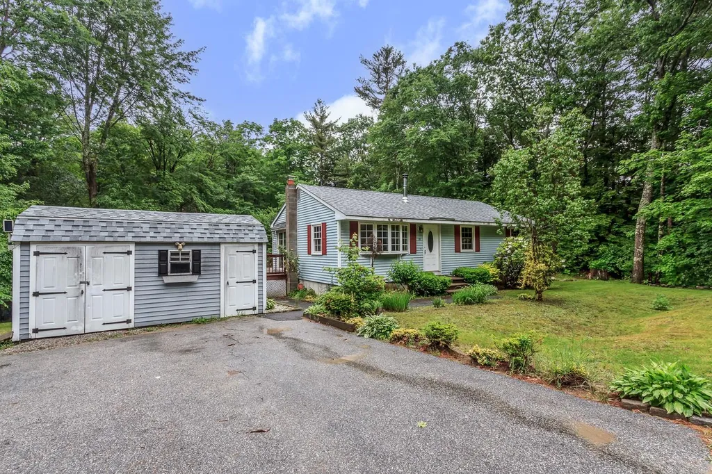 35 Nancy Lane Raymond NH 03077
