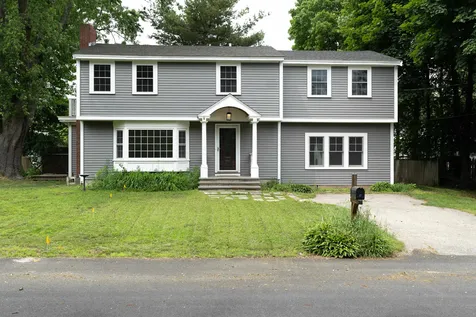 8 Clairmoor Drive Nashua NH 03060