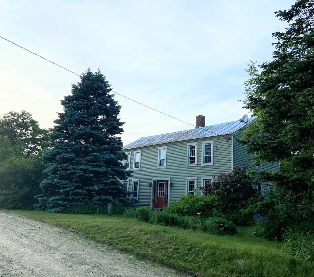 586 Atwell Hill Road Wentworth NH 03282