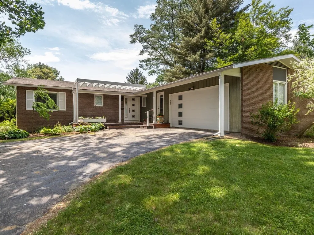 7 Sandalwood Drive South Burlington VT 05403