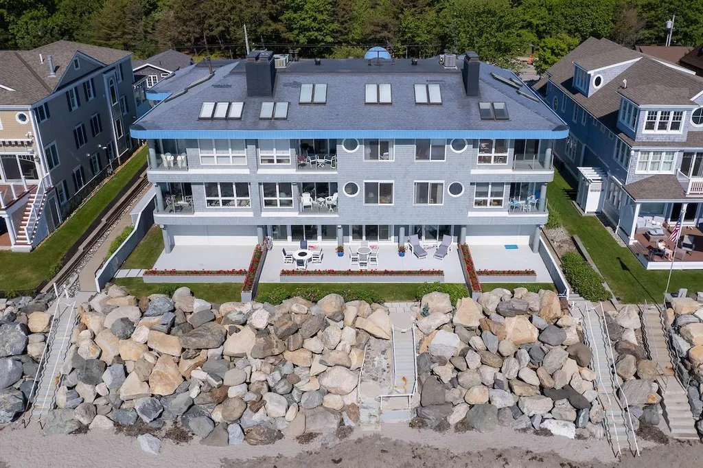 1044 Ocean Boulevard Hampton NH 03842
