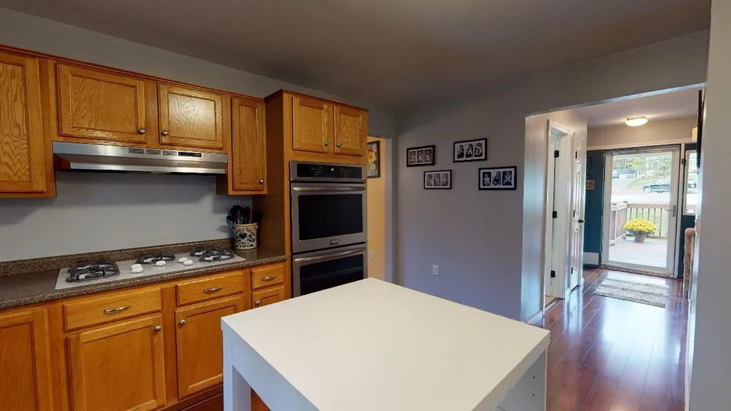 22 Greystone Place Milford NH 03055