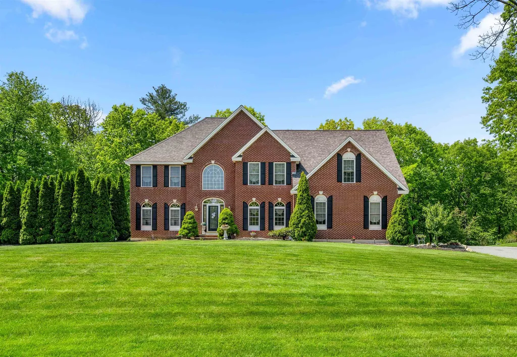 73 Stonepost Road Pelham NH 03076