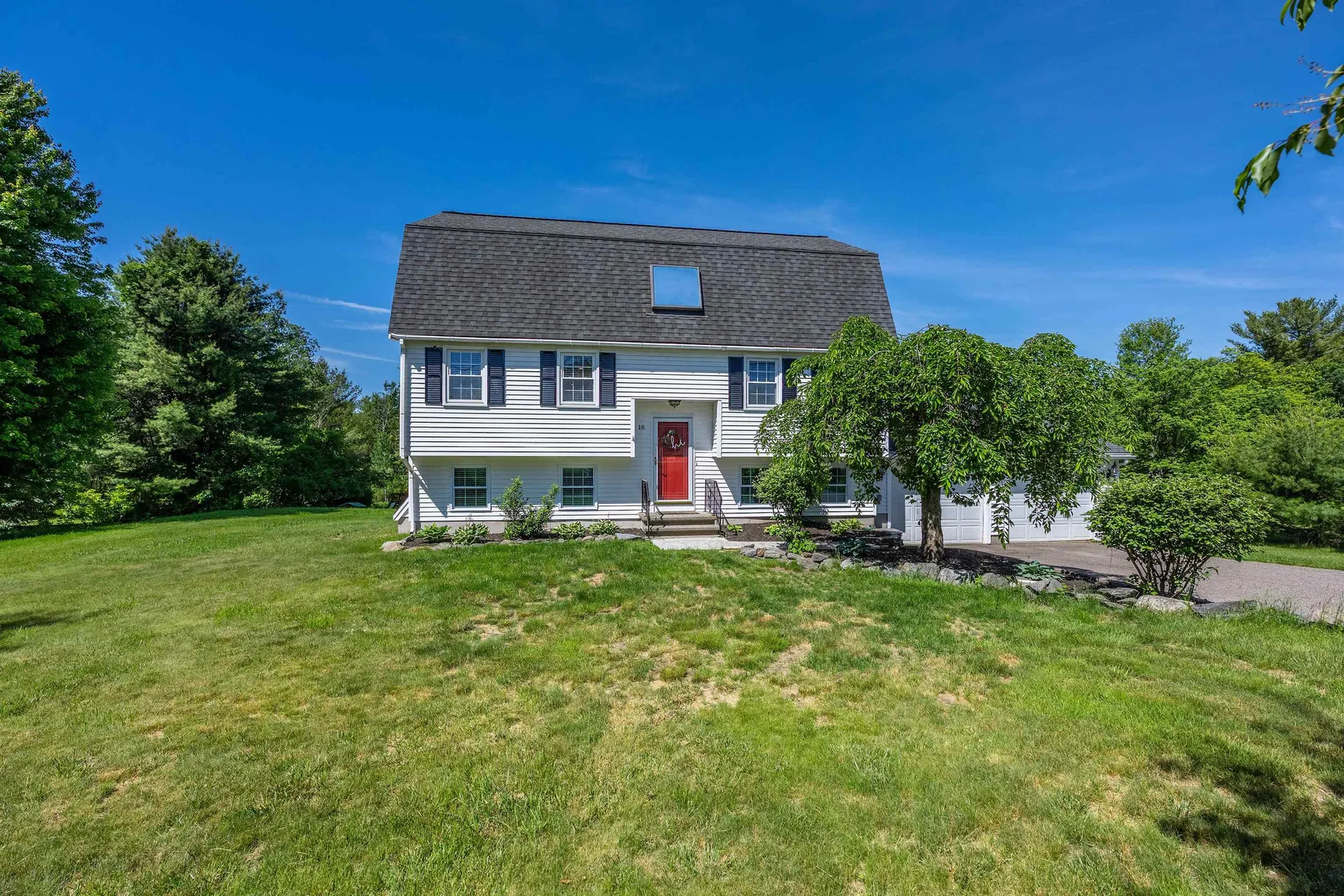 16 Boyd Road Londonderry NH 03053