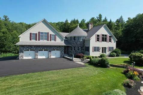 27 Dunbarton Center Road Bow NH 03304