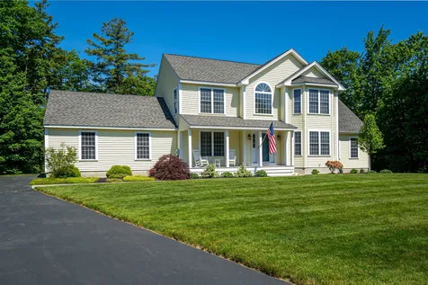 55 Stirling Avenue Hooksett NH 03106