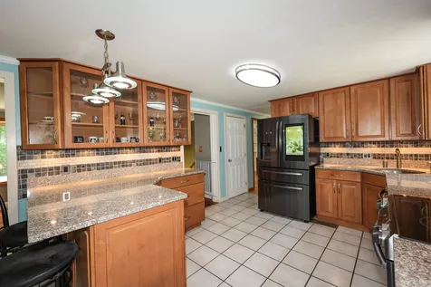 5 Four Seasons Lane Merrimack NH 03054