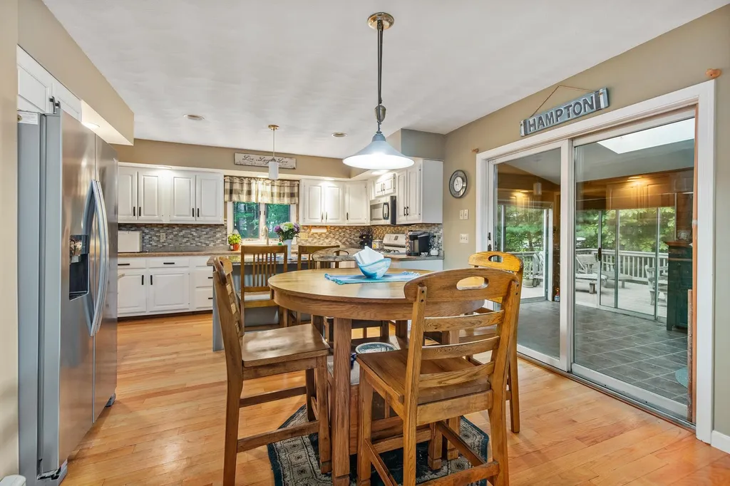 24 Stowecroft Drive Hampton NH 03842