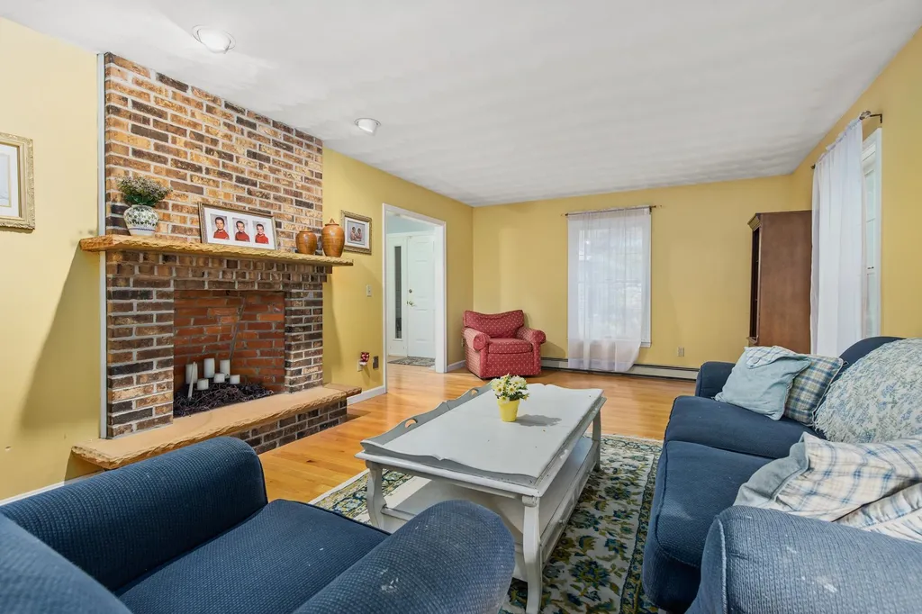 24 Stowecroft Drive Hampton NH 03842