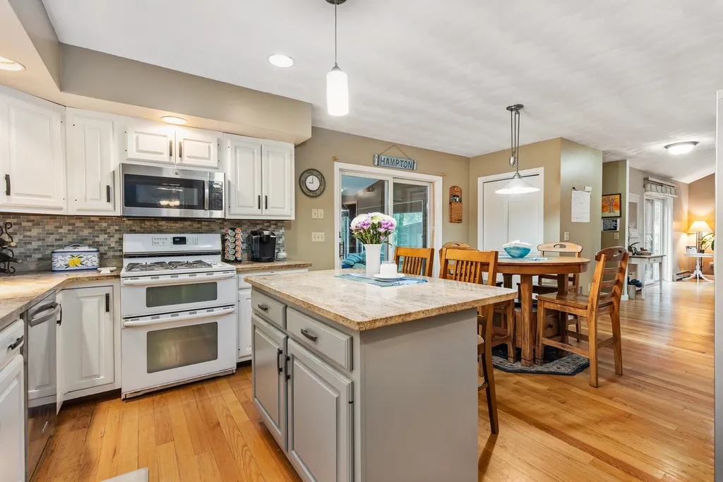 24 Stowecroft Drive Hampton NH 03842