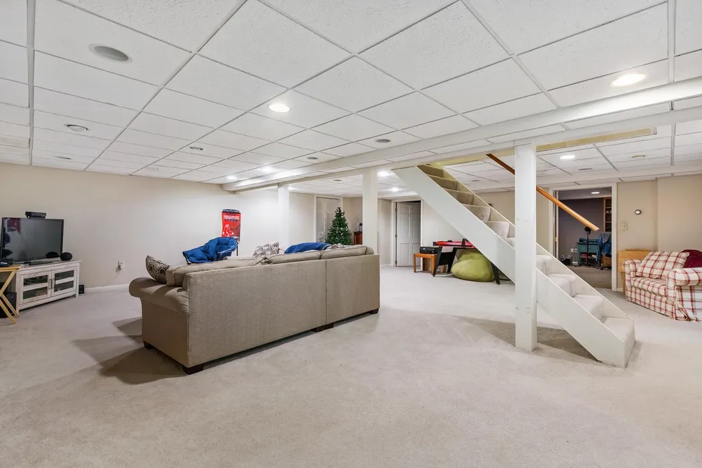 24 Stowecroft Drive Hampton NH 03842