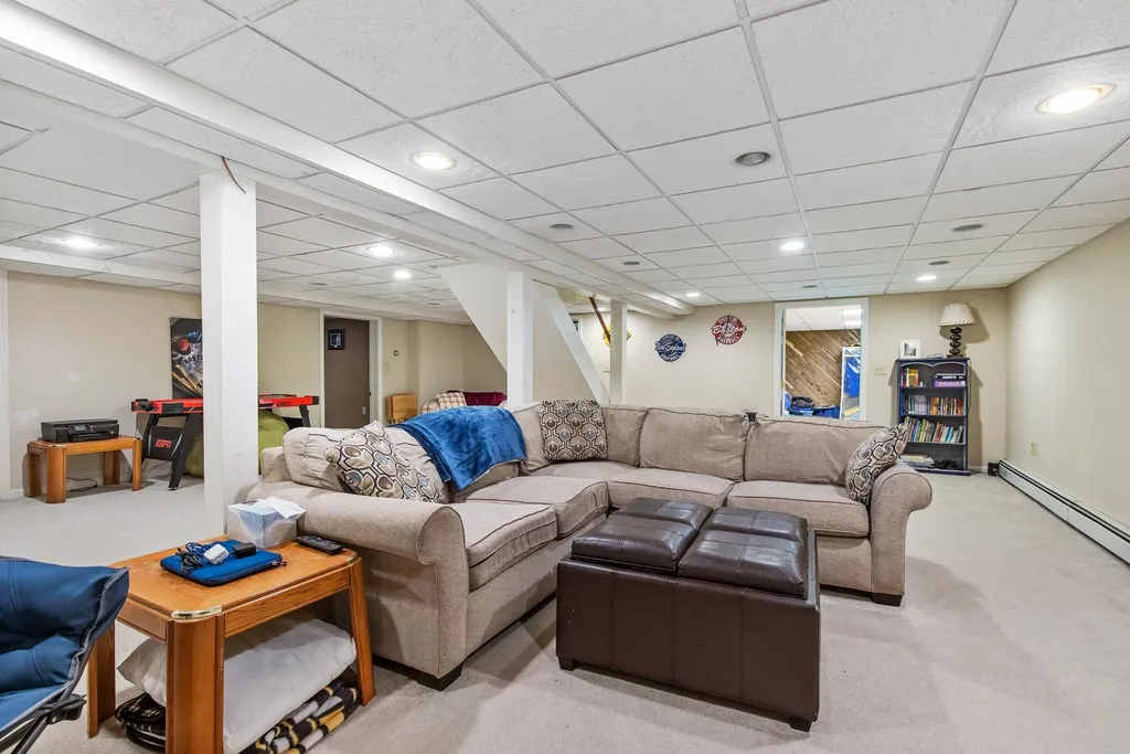 24 Stowecroft Drive Hampton NH 03842