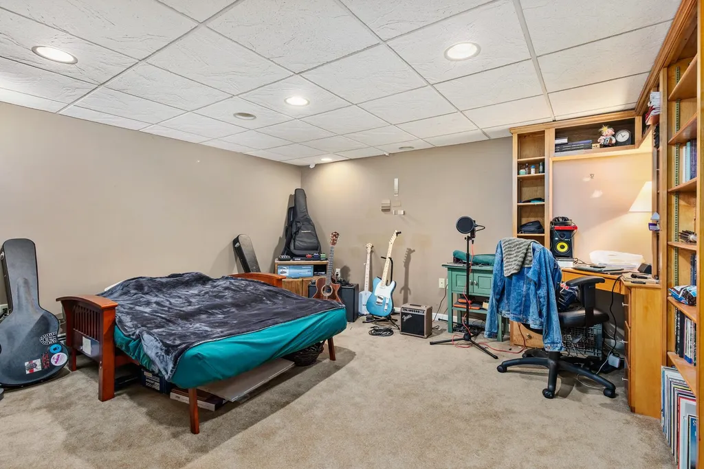 24 Stowecroft Drive Hampton NH 03842