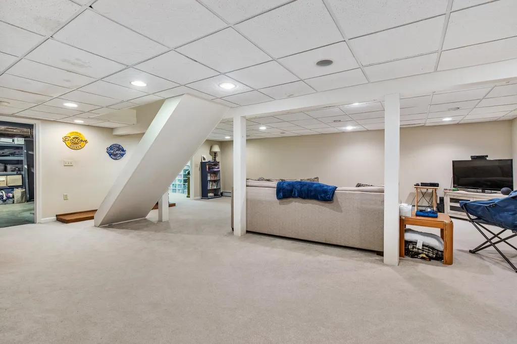 24 Stowecroft Drive Hampton NH 03842