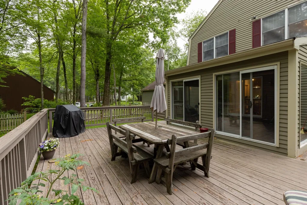 24 Stowecroft Drive Hampton NH 03842