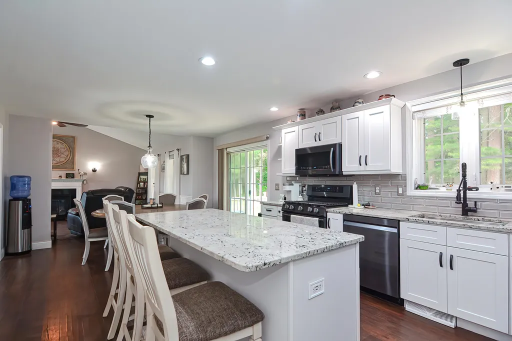 184 South Road Londonderry NH 03053