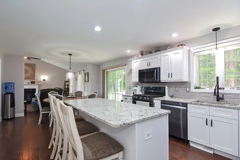 184 South Road Londonderry NH 03053