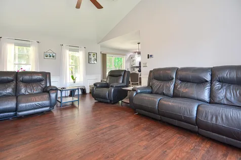 184 South Road Londonderry NH 03053