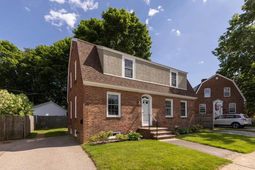 91 Saratoga Way Portsmouth NH 03801