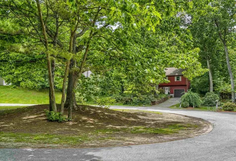 31 Raintree Drive Londonderry NH 03053