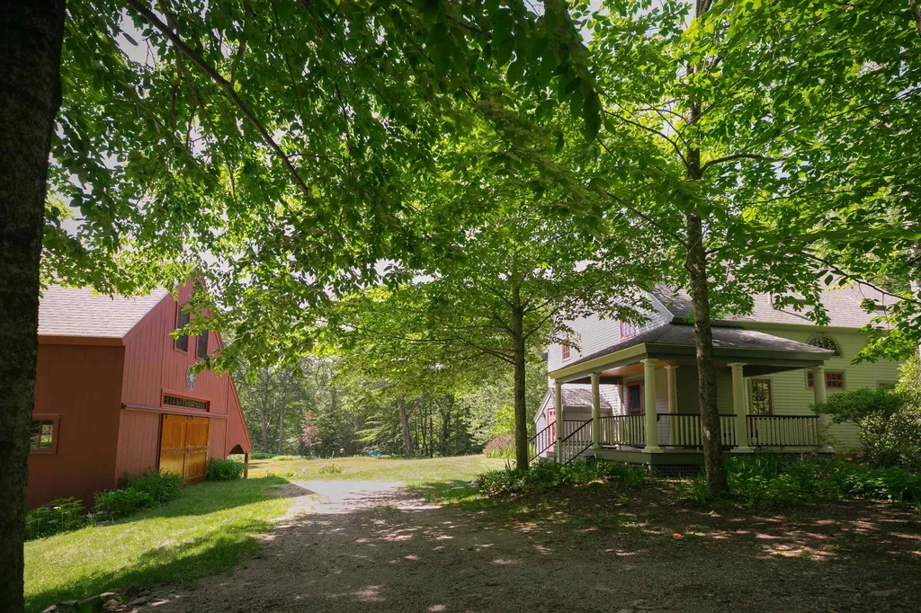 30 Thurston Pond Road Deerfield NH 03037