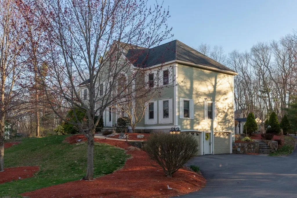 8 Bayberry Road Windham NH 03089