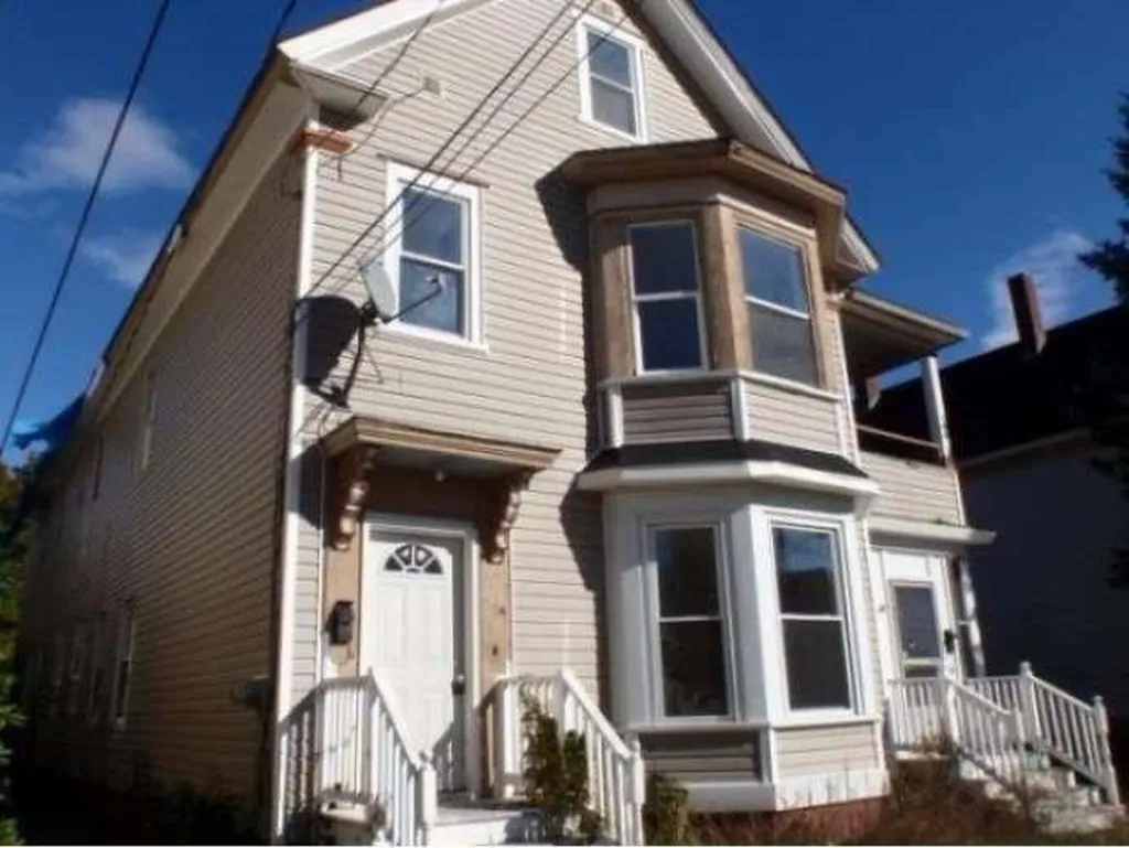 28 Charles Street Rochester NH 03867
