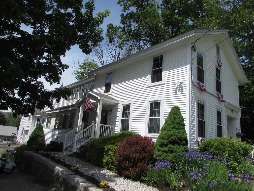 25 Old Wolfeboro Road Alton NH 03809