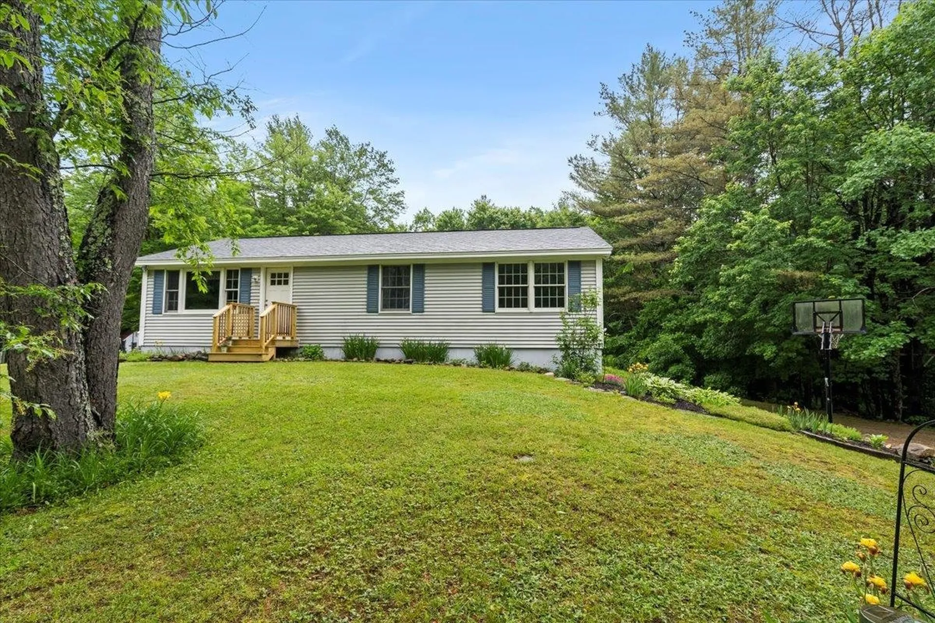 30 Crab Apple Way Loudon NH 03307