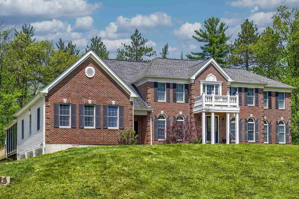 7 Dorothys Way Bedford NH 03110
