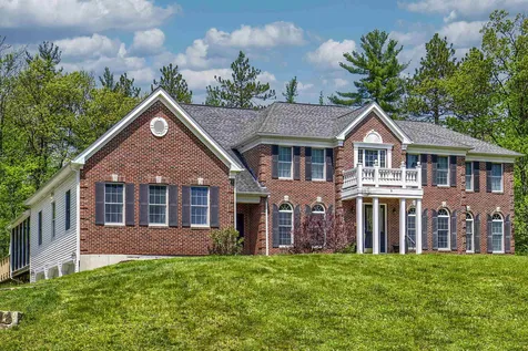 7 Dorothys Way Bedford NH 03110