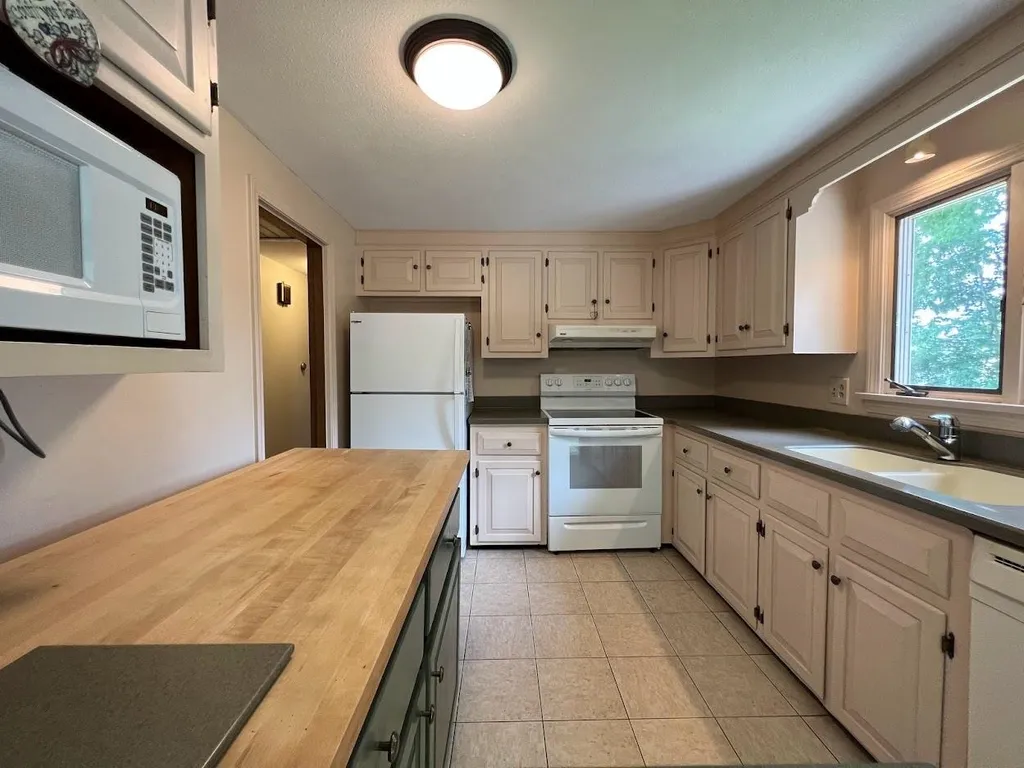 6 Westhill Drive Nashua NH 03062