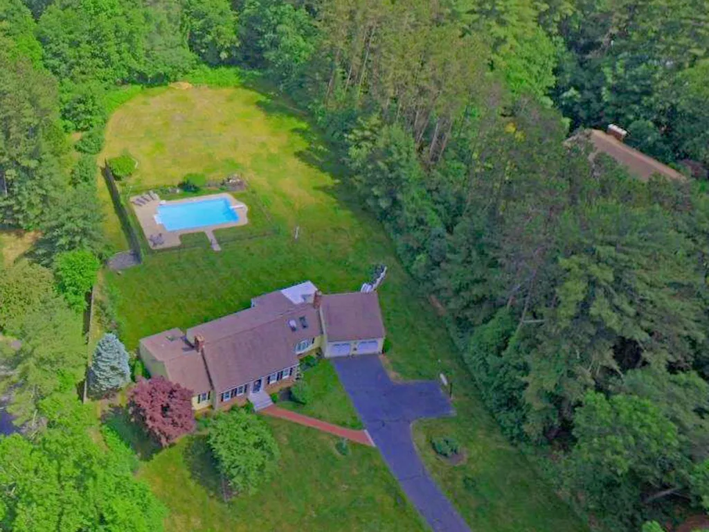136 Wright Road Hollis NH 03049