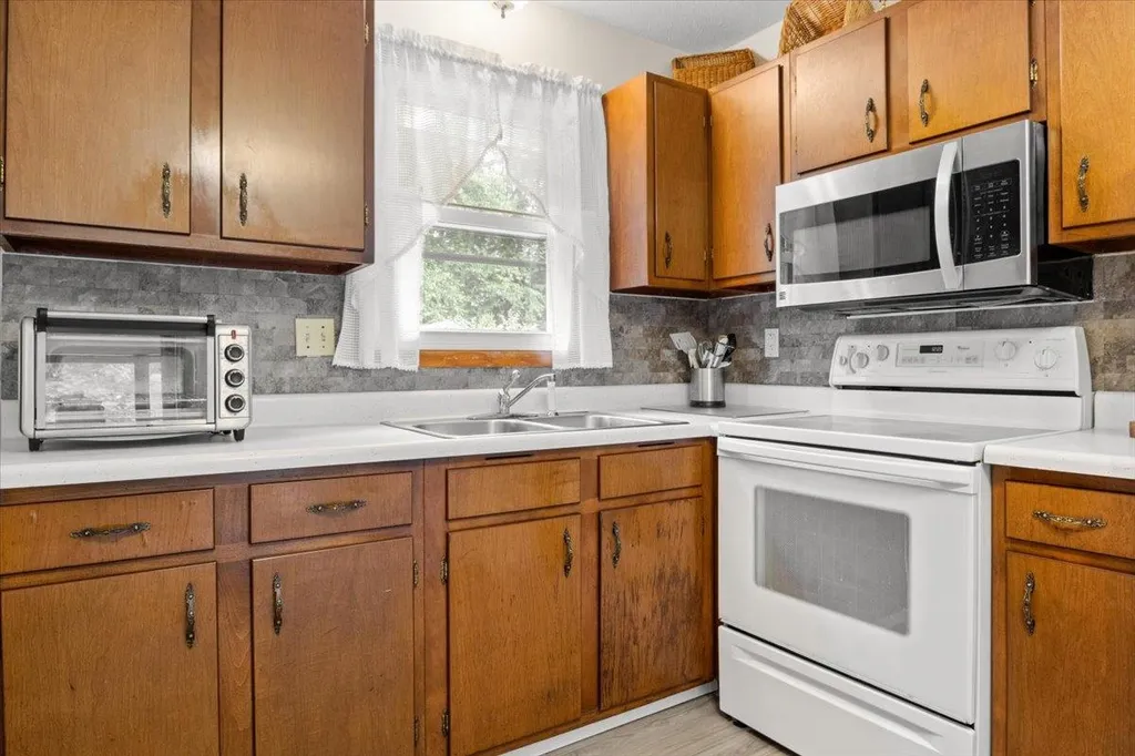 195 James Avenue Burlington VT 05408