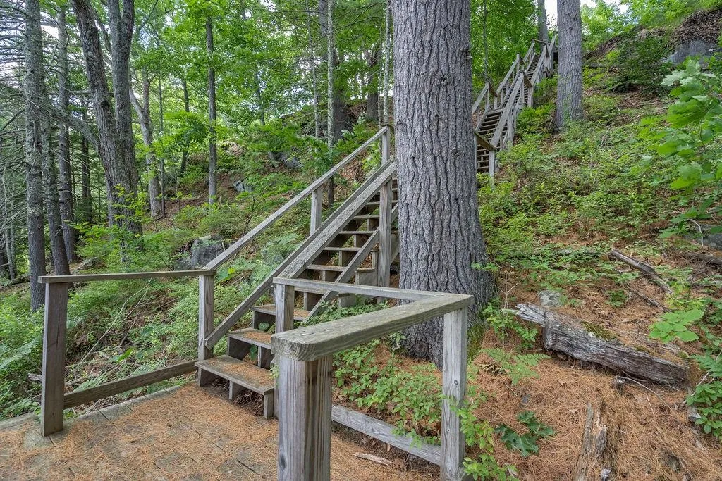 17 Vista Way Barrington NH 03825