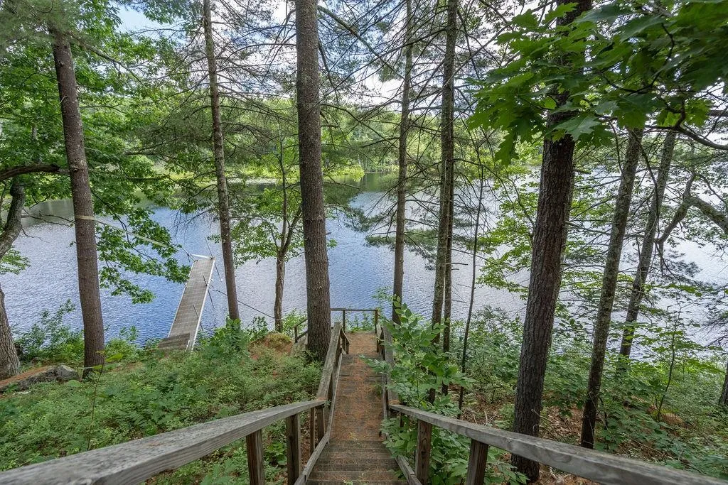 17 Vista Way Barrington NH 03825