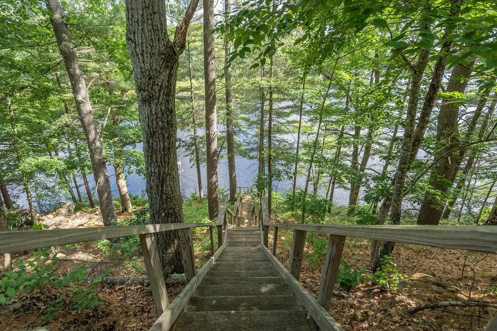 17 Vista Way Barrington NH 03825