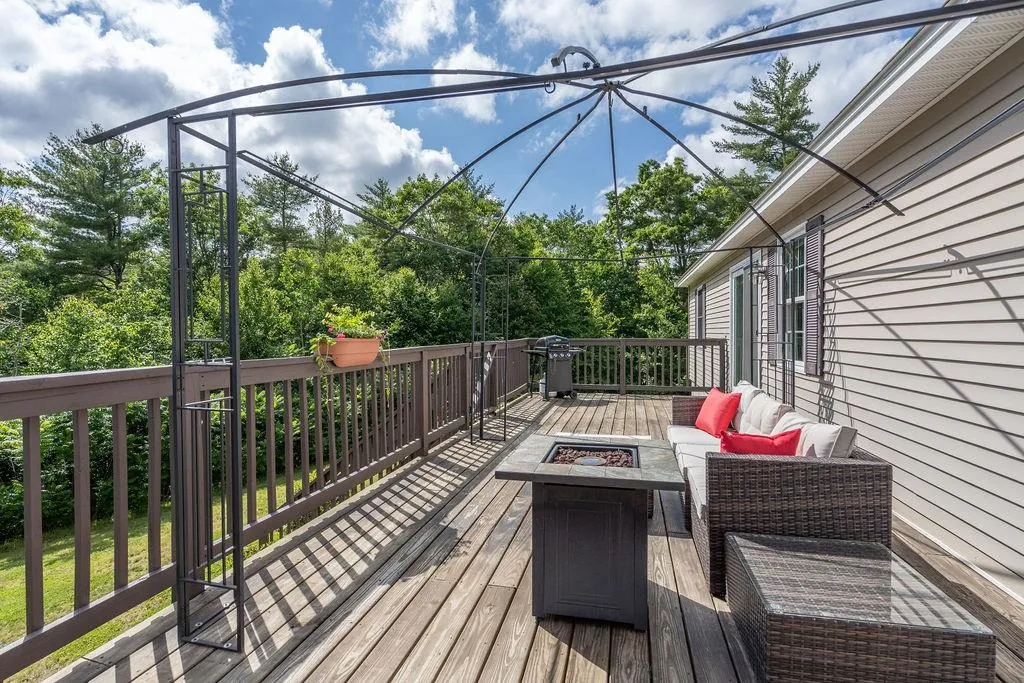 17 Vista Way Barrington NH 03825