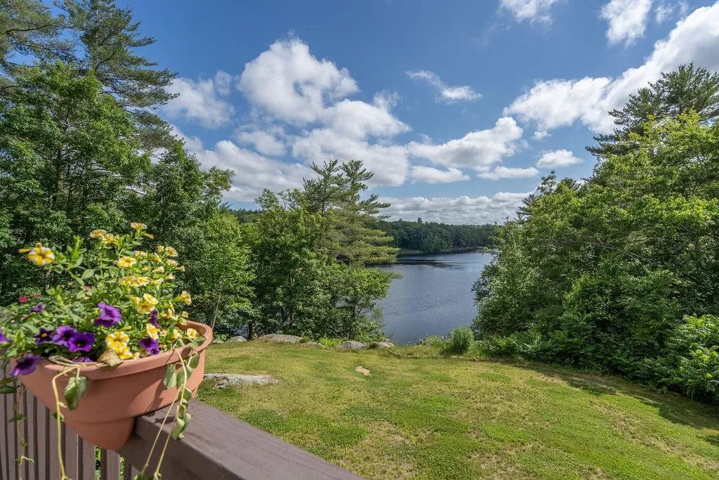 17 Vista Way Barrington NH 03825