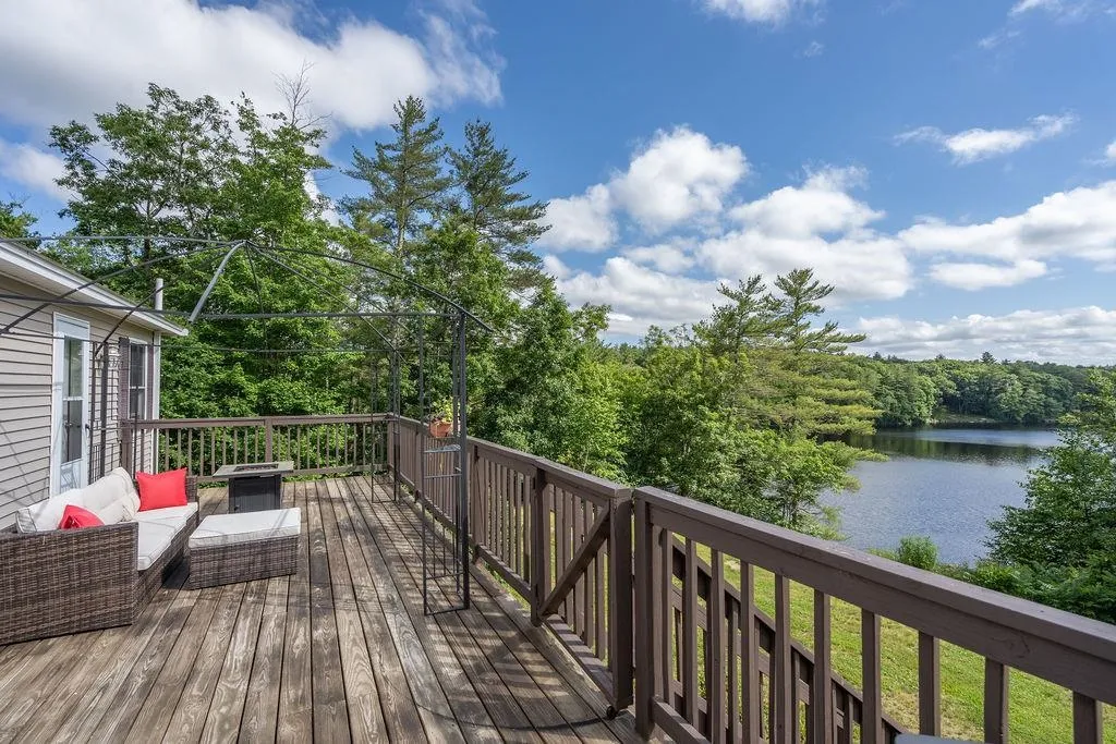 17 Vista Way Barrington NH 03825