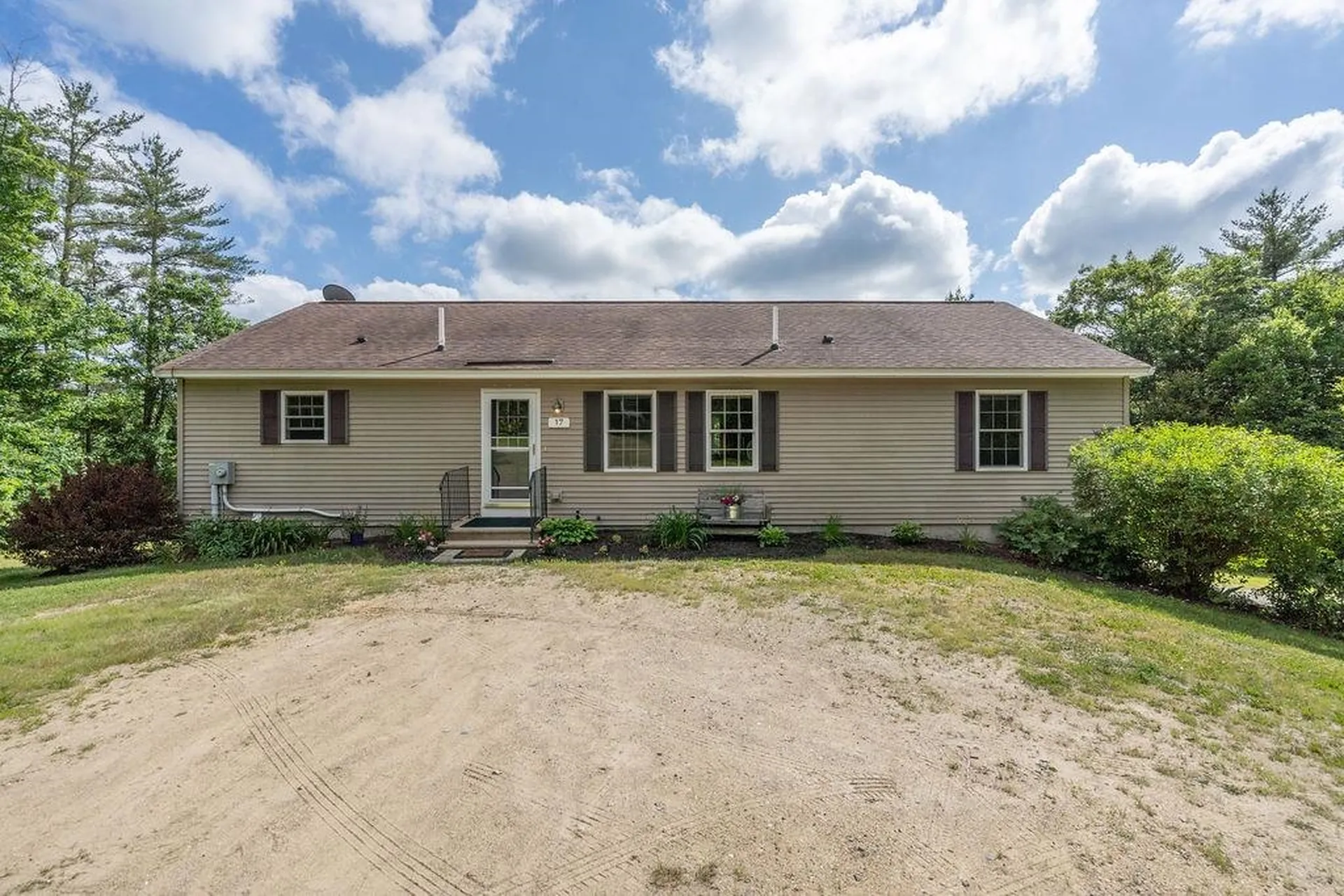 17 Vista Way Barrington NH 03825